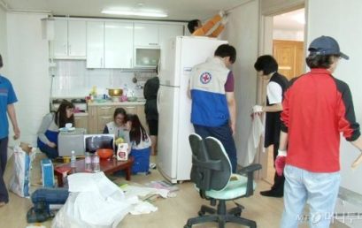 김포대 RCY봉사단, 소외계층 위한 도배 봉사활동